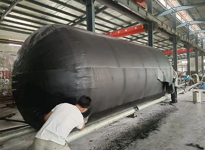 潜水艦用ゴムフェンダー